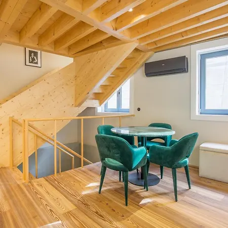 Apartment 62 Design House Ii *