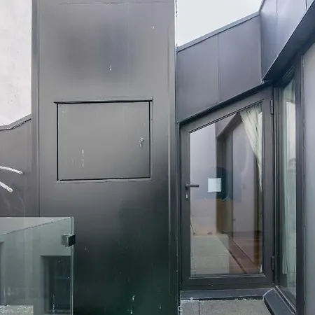 Apartment 62 Design House Ii *