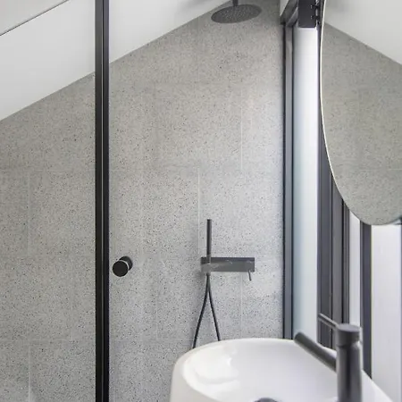 Apartment 62 Design House Ii *